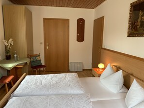 Double Room | Hypo-allergenic bedding, desk, laptop workspace, free WiFi