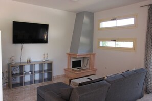 Elite Villa | Living area | 55-inch Smart TV with cable channels, TV - Platoni Elite Villas (Rhodes)