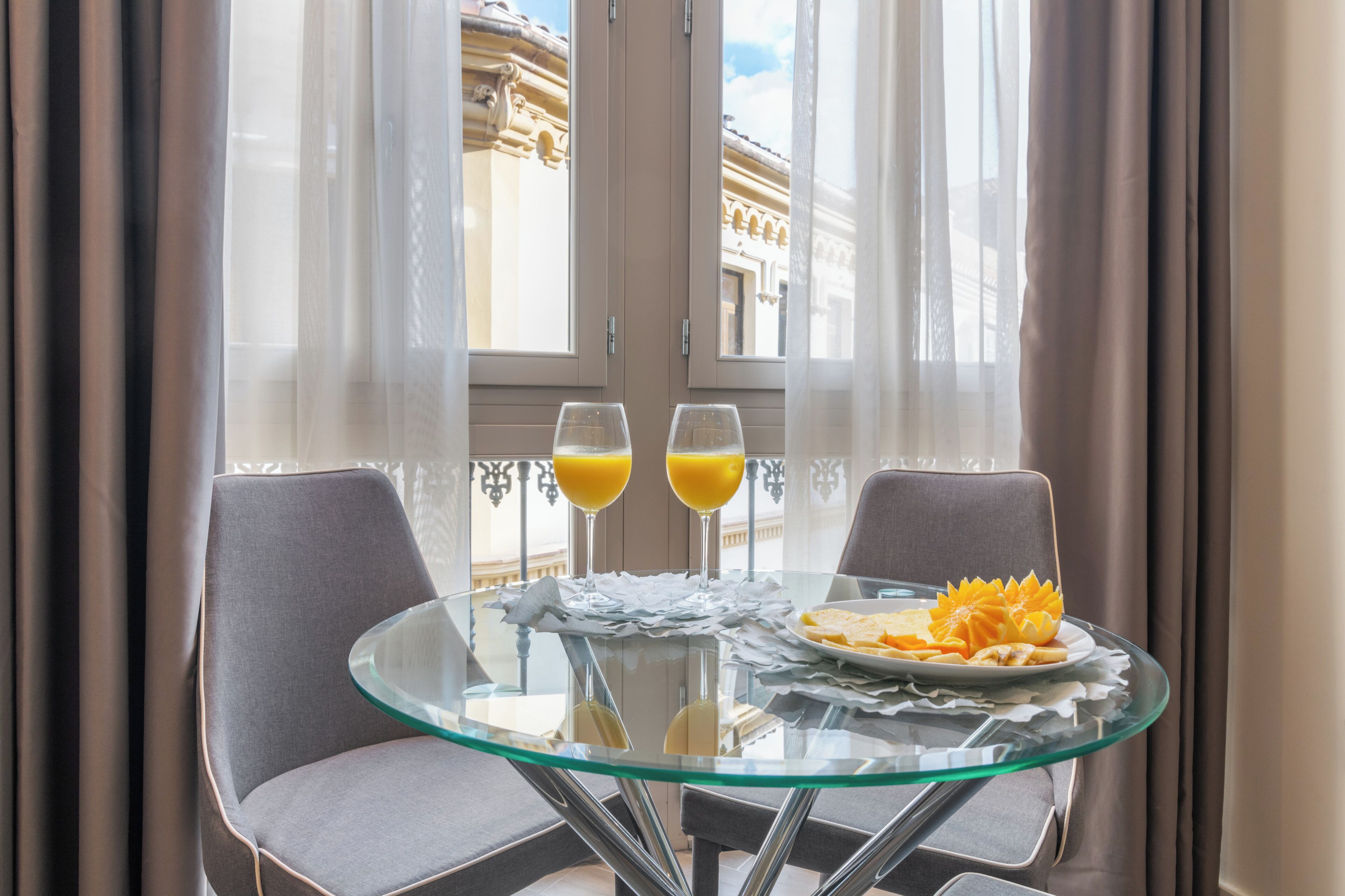 Apartamento Deluxe, vistas a la ciudad | Edredones de plumas, cortinas opacas, sistema de insonorización