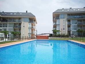 Pool - Apartment next to the beach of Llas (Marzan, Lugo)