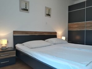 2 bedrooms, free WiFi, bed sheets, wheelchair access