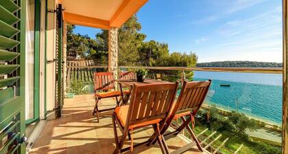 Apartment in Mali Lošinj with Seaview, Balcony, Air condition, WIFI (4896-1)
