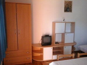 1 quarto, Wi-Fi de cortesia, roupa de cama