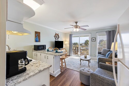 Oceanfront Sea Cabin on the Front Beach of Isle of Palms