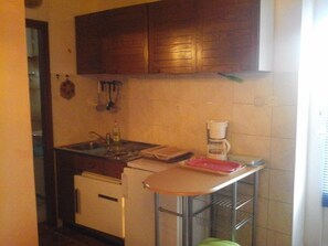 Kühlschrank, Herdplatte, Geschirrspüler