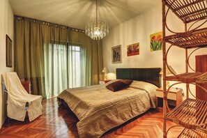 3 quartos, escrivaninha, Wi-Fi de cortesia, roupa de cama