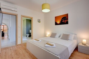 3 soverom, skrivebord, wi-fi (inkludert) og sengetøy