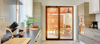 Villa kun 800 meter til stranden med havudsigt, privat pool, grill og legeplads