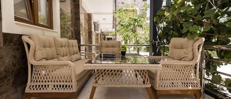 Basic Apartment | Terrace/patio