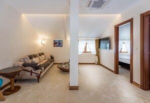 Comfort Apartment | Living area | TV - Waikiki Apartments (Tivat)