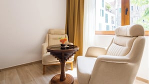 スーペリア ダブルルーム | リビング エリア | テレビ