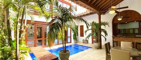 Innenpool, Außenpool