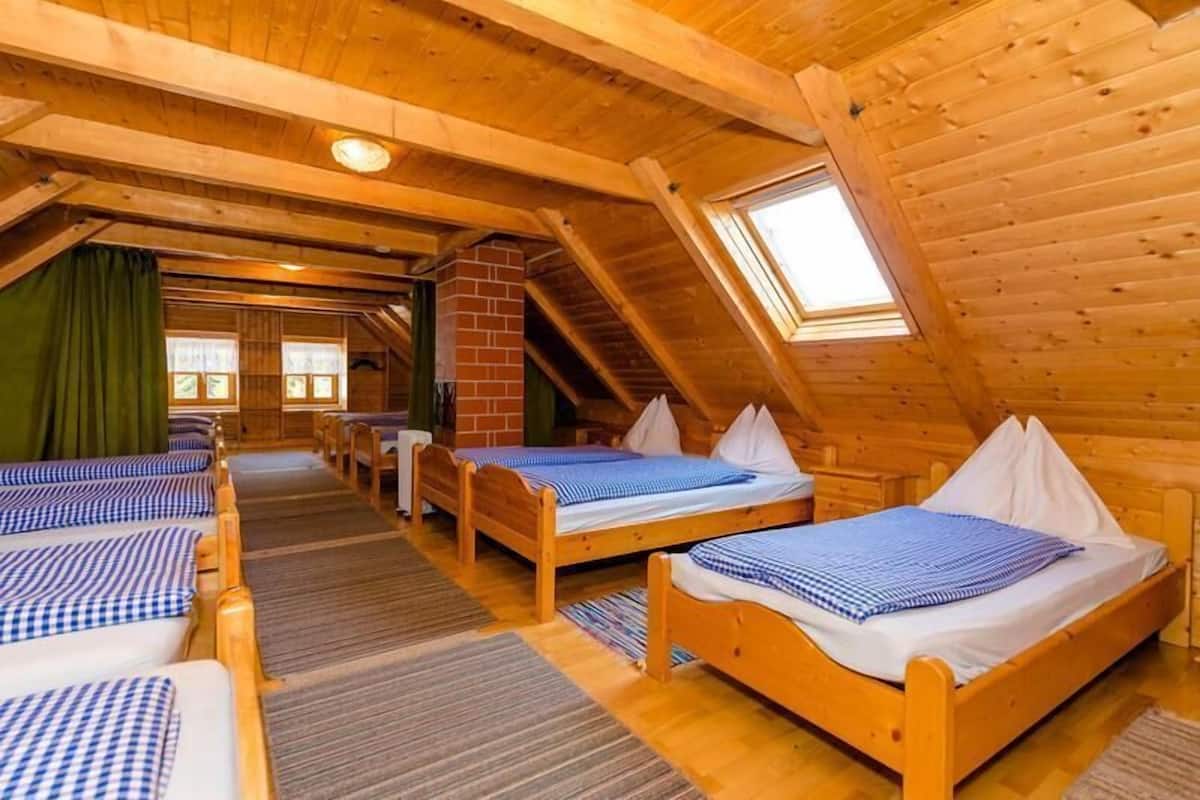 Gemeinsamer Schlafsaal (Bed in 10-Bed Dormitory)
