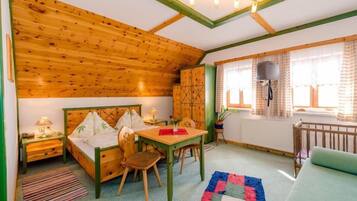 Comfort-huone | Yksilöllisesti kalustettu, pimennysverhot, vuodevaatteet