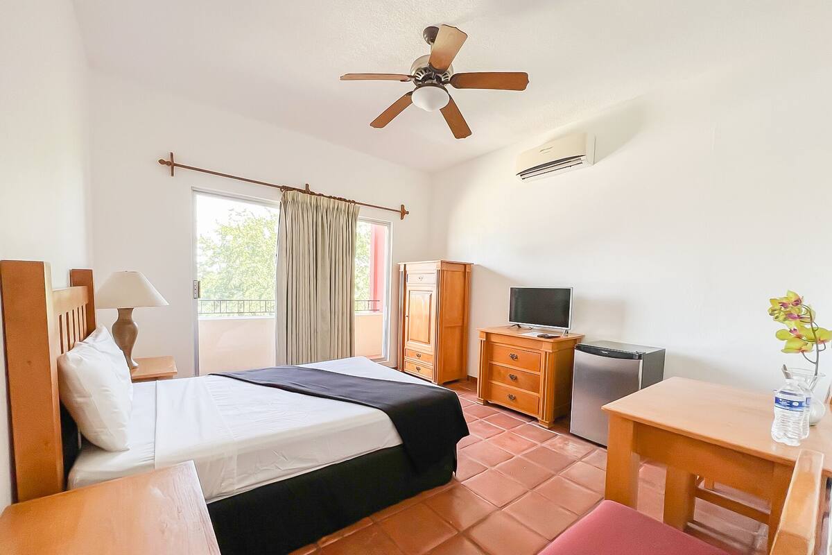 Family Room, 2 Bedrooms