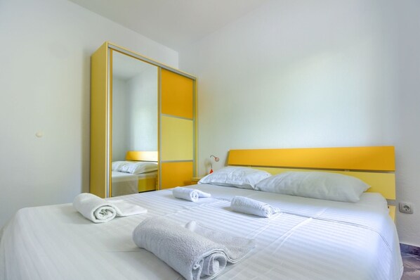 1 bedroom, free WiFi, bed sheets