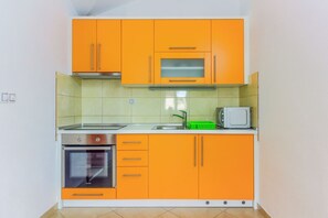 Frigorífic, microones, forn i placa de cuina