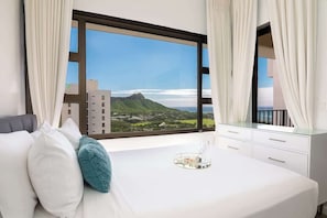 1 bedroom, iron/ironing board, free WiFi, bed sheets - Gorgeous Ocean View Penthouse at Waikiki + Parking (Honolulu)