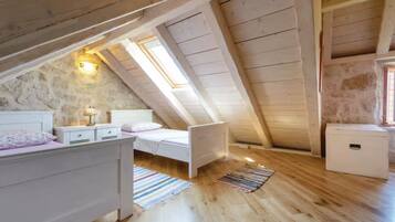 2 bedrooms, cots/infant beds