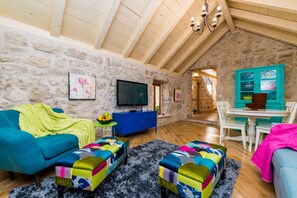 Villa (Two Bedroom House with Sea View) | Wohnzimmer