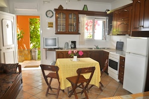 Macchina per tè/caffè, seggiolone, pentole/stoviglie/utensili