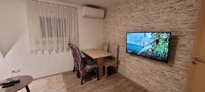 Deluxe Apartment | Living area - Ermis Apartments (Metzingen)