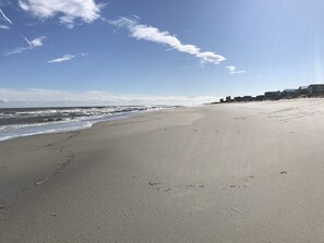 Beach nearby, sun-loungers, beach towels