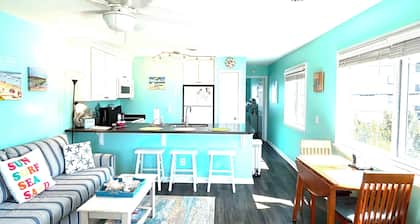 Bright end unit, Ocean Views, 1st floor, Pool, large beach, Direct access !!!