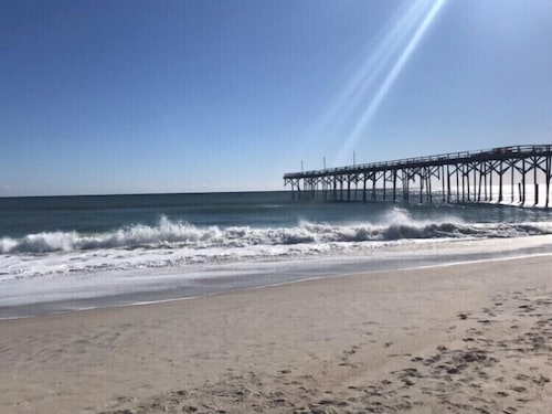 Bright end unit, Ocean Views, 1st floor,  Pool, large beach, Direct access !!!