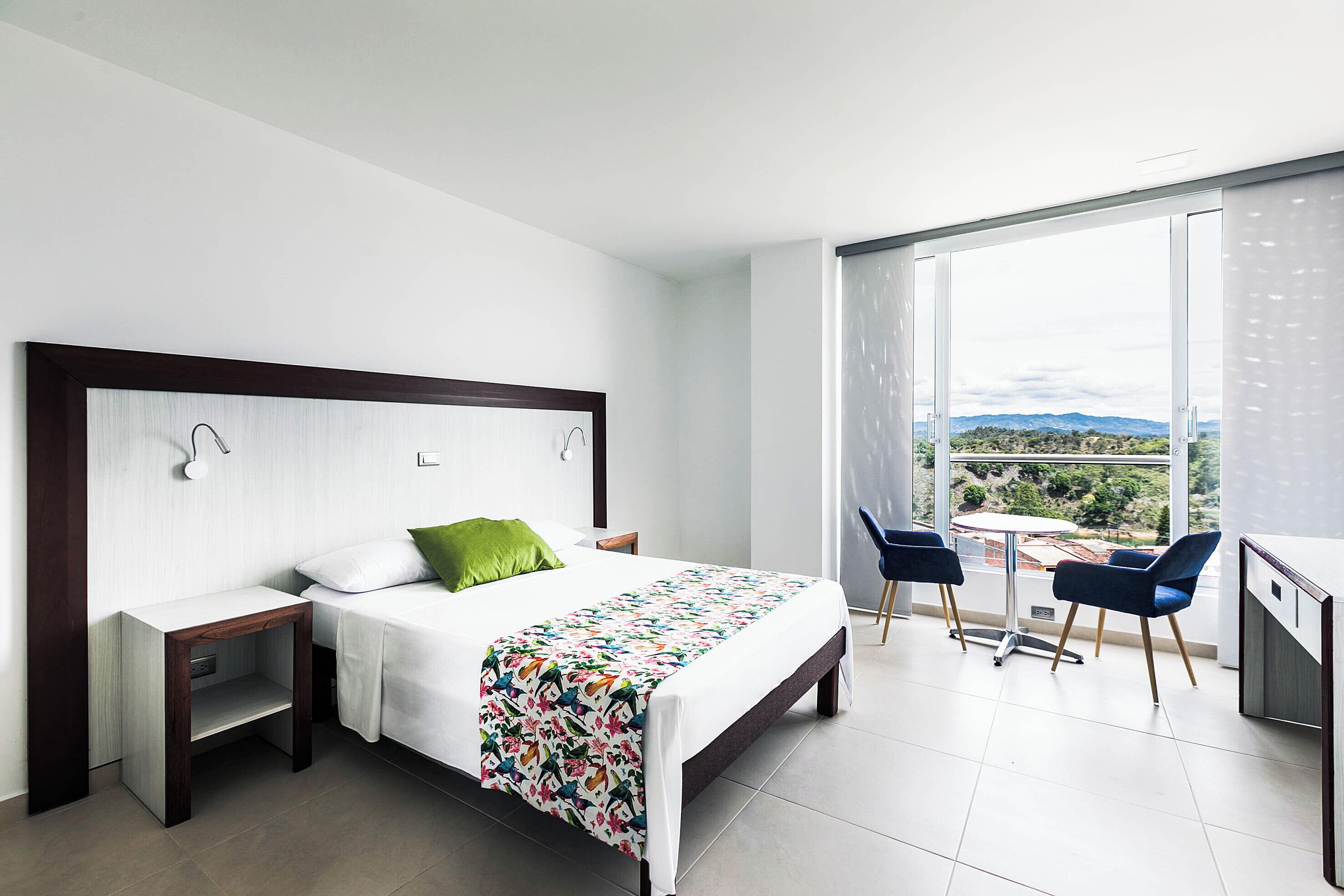 Caja de seguridad en la habitación, cortinas blackout y wifi gratis 