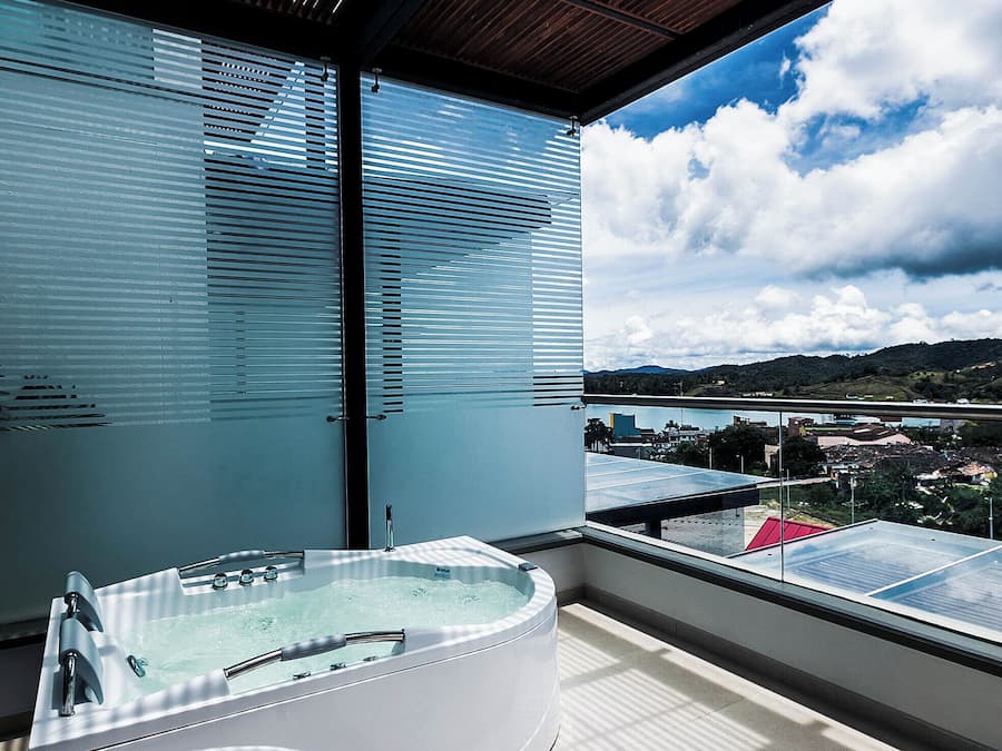 Apartamento Deluxe | Caja fuerte, cortinas opacas, wifi gratis y ropa de cama