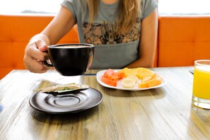 Daily continental breakfast for a fee - Hotel Santorini (Guatapé)