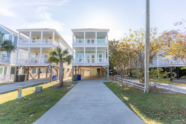 Exterior - FADE AWAY -New 5 Bedroom House Only Steps From The Ocean With a Private Pool (Surfside Beach)