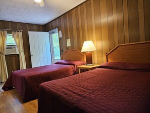 2 bedrooms, WiFi, bed sheets - The Gold Eagle Cottage 15 (Lake George)