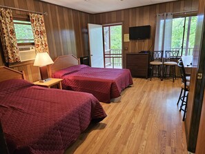 2 bedrooms, WiFi, bed sheets - The Gold Eagle Cottage 15 (Lake George)