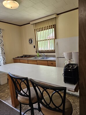 大冰箱、炉灶、茶具/咖啡用具、烤面包机