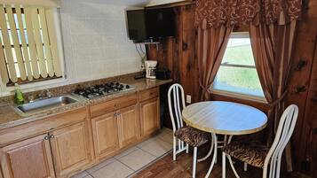 Fridge, stovetop, coffee/tea maker, toaster