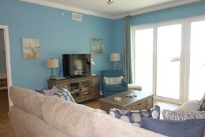 TV, DVD player - Summer House 105<br>Let the peacefulness of the blue sky follow you in to this beautifully decorated 3 bedroom 2 bath condo! (Mexico Beach)