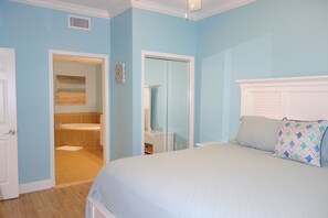 3 bedrooms, iron/ironing board, free WiFi, bed sheets - Summer House 105<br>Let the peacefulness of the blue sky follow you in to this beautifully decorated 3 bedroom 2 bath condo! (Mexico Beach)