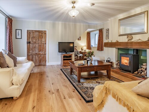 4 bedroom accommodation in Llanllawddog, near Brechfa