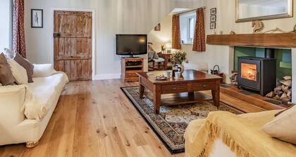 4 bedroom accommodation in Llanllawddog, near Brechfa