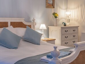 4 bedrooms, free WiFi, bed sheets