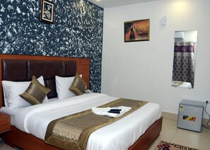 Classic Double Room | Blackout curtains, soundproofing, iron/ironing board, free WiFi - HOTEL BALRAM SUITES (Noida)