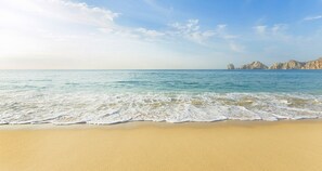 On the beach - Spring Break April Cabo Baby! Two beds; 2 full baths; Sleeps 4; At Medano Beach! (Cabo San Lucas)
