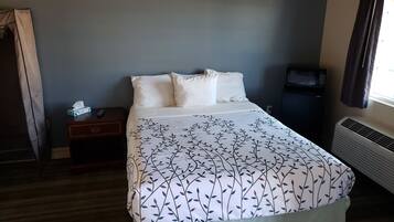 Room, 1 Queen Bed, Accessible, Non Smoking | Desk, laptop workspace, blackout drapes, iron/ironing board