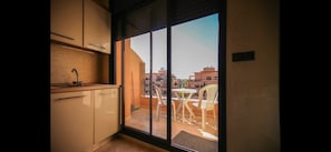 Appartement Deluxe, 1 chambre, balcon, vue piscine | Terrasse/Patio