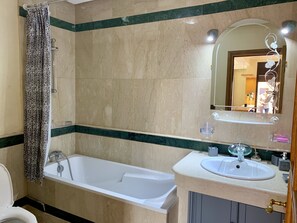 Deluxe Apartment, 1 Bedroom, Balcony, Pool View | Bathroom - Babylone 1 (Marrakech)