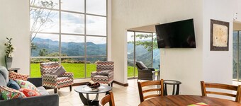 A home with beautiful mountain views. A Gem Close to Orosi.