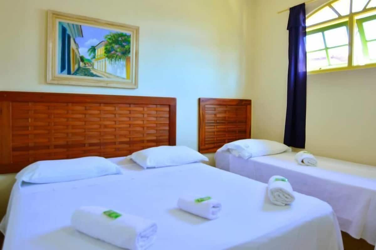 Quarto duplo standard | Cofres nos quartos, Wi-Fi de cortesia, roupa de cama