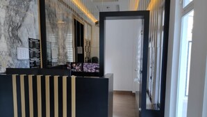 Apartamento superluxo, 1 cama de casal e sofá-cama, vista para o jardim | 1 quarto, lençóis italianos Frette, roupas de cama premium, escrivaninha
